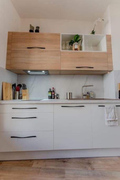 Ferienwohnung L'Echappee Chic Au Coeur De Valence Valence  Exterior foto